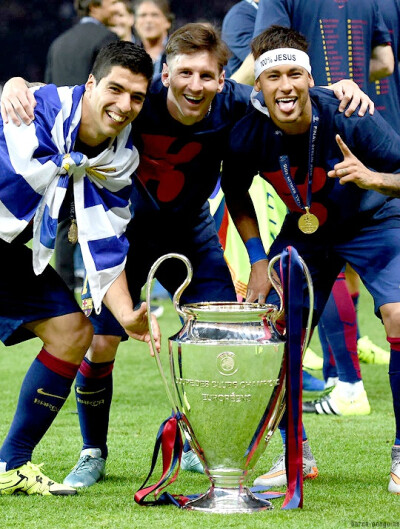 外线手感火热 比赛早早失去悬念（外线准星爆表，比赛提前定局）