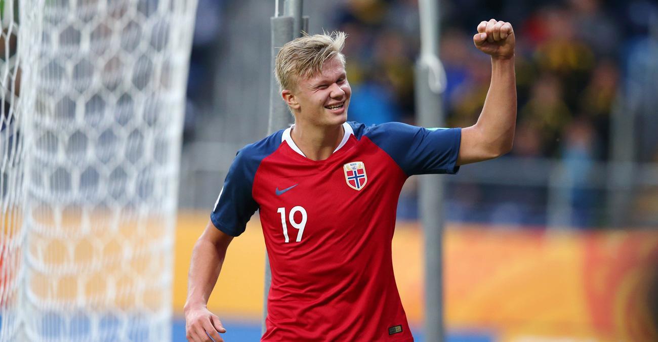 结束全年征程，国安队赛后拉励志标语：明年不服还要再干！（赛季收官，国安队赛后打出励志横幅：不服明年再战）