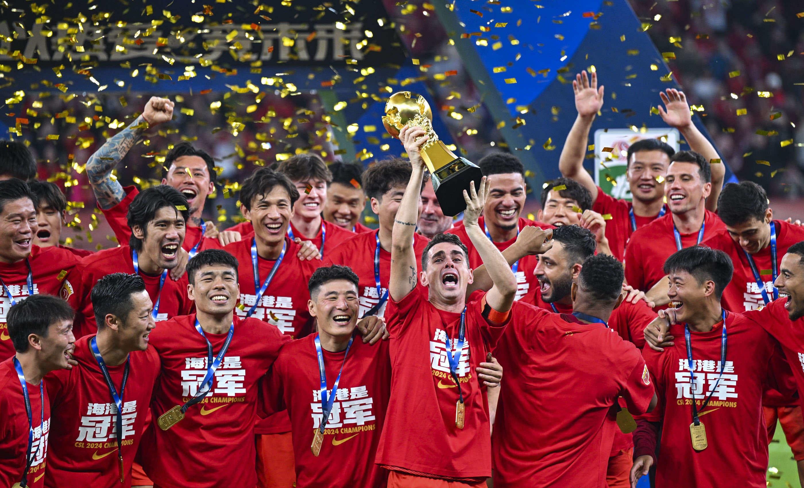 阿利亚迭雷父子分别身穿皇马与阿森纳球衣，晒出对弈图片（阿利亚迭雷父子身披皇马与阿森纳战袍，分享对弈照）