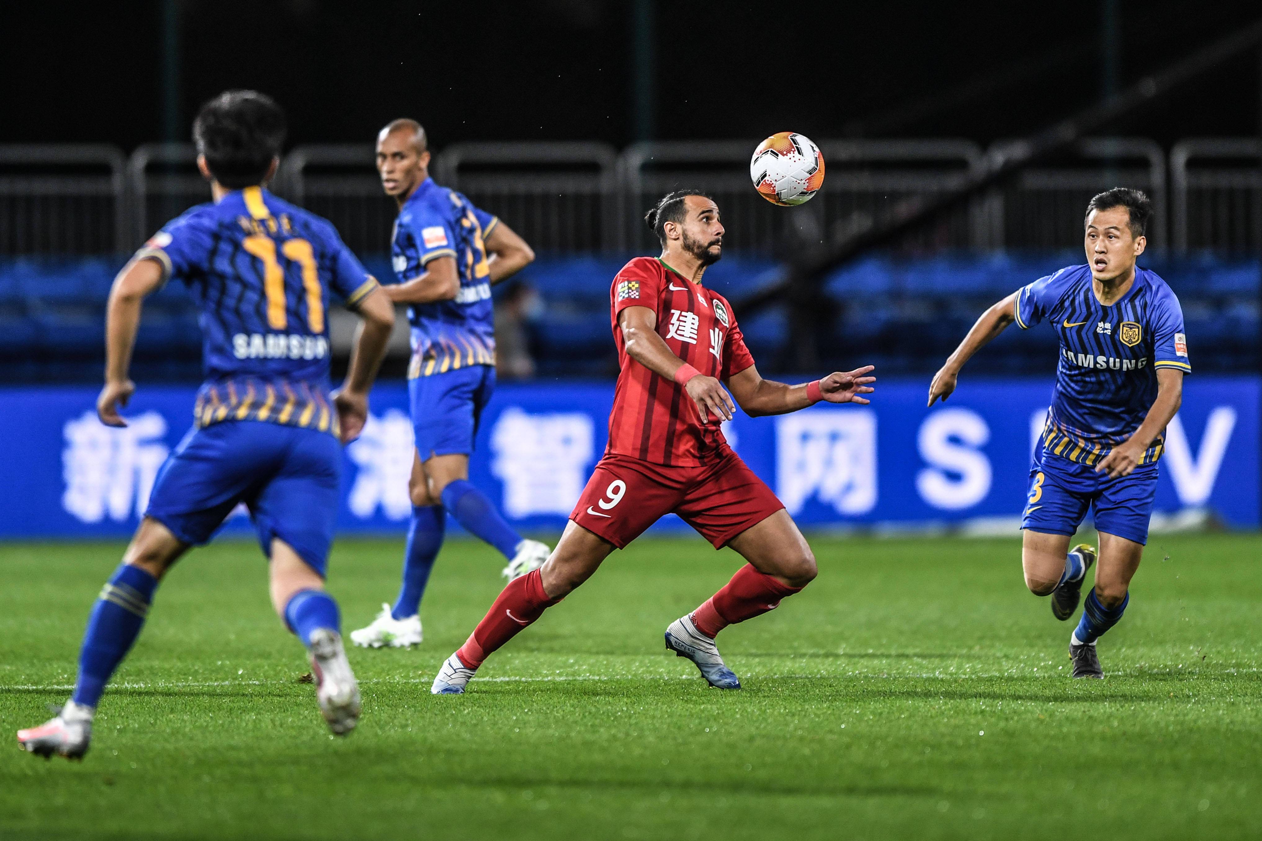 罗马诺：利物浦与曼城有意塞门约；埃斯特旺未来可能踢10号位（罗马诺称：利物浦与曼城追逐塞门约，埃斯特旺未来或司职10号位）