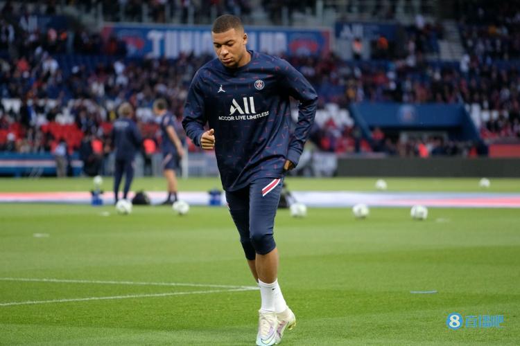 记者：拜仁寄希望于孔帕尼能说服于帕梅卡诺续约留队（记者：拜仁盼孔帕尼出面劝说于帕梅卡诺续约留队）