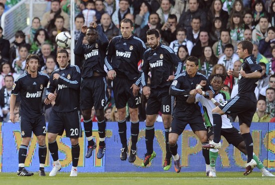 从亚马尔位置变化看世界足坛发展潮流（透过亚马尔位置演变解读世界足坛新趋势）